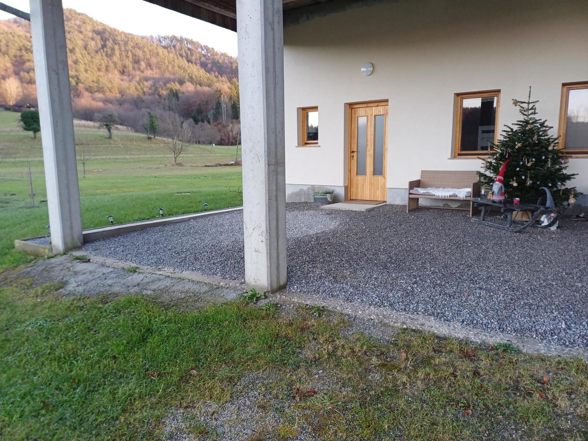 Ferienwohnung Apartma Pod Pugledom Laibach Exterior foto