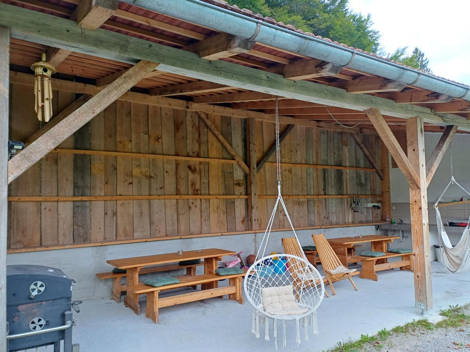 Ferienwohnung Apartma Pod Pugledom Laibach Exterior foto